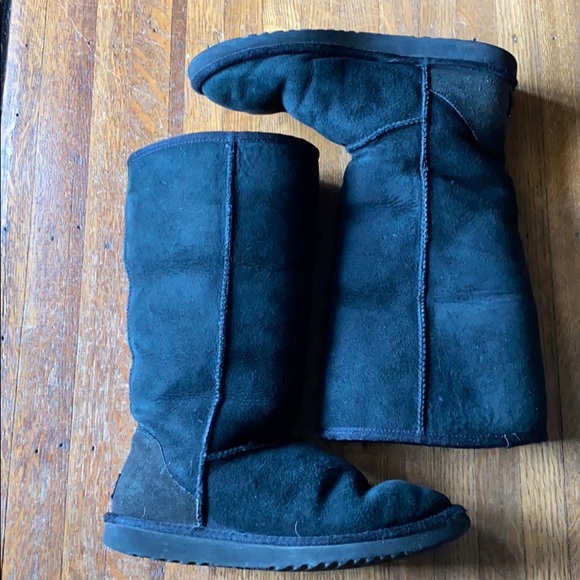 Black classic tall ugg boot - size 8 - Picture 6 of 13